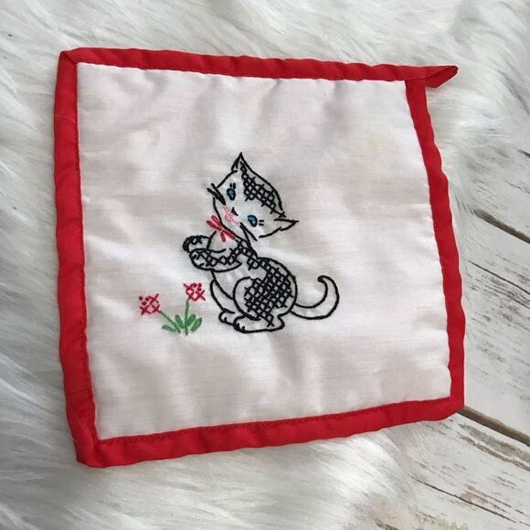 Cat Kitten Hand Embroidered Pot Holder hot pad Red - Picture 2 of 4